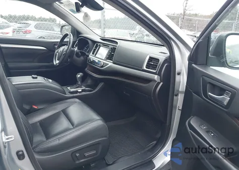 2018 Toyota Highlander Xle z USA, uszkodzony, nr VIN 5TDJZRFHXJS539252